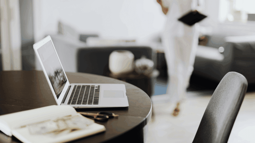 Calendario chiuso — la decisione di fermarsi e chiudere il business online